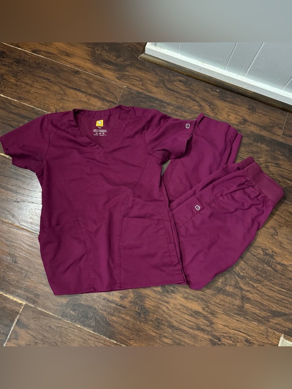 WonderWink Women's Scrub Set in Wine